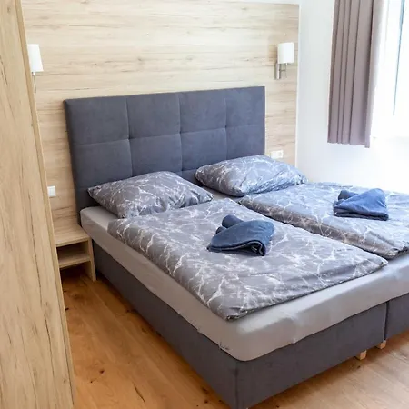 Gleiming Apartment *